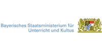 Logo des Bayerischen Staatsministeriums für Unterricht und Kultus mit Schriftzug