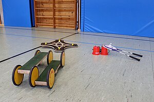Geräte für Geschicklichkeitsübungen. 