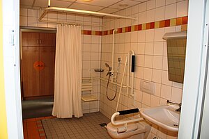 Das barrierefreie Bad des Schullandheims.